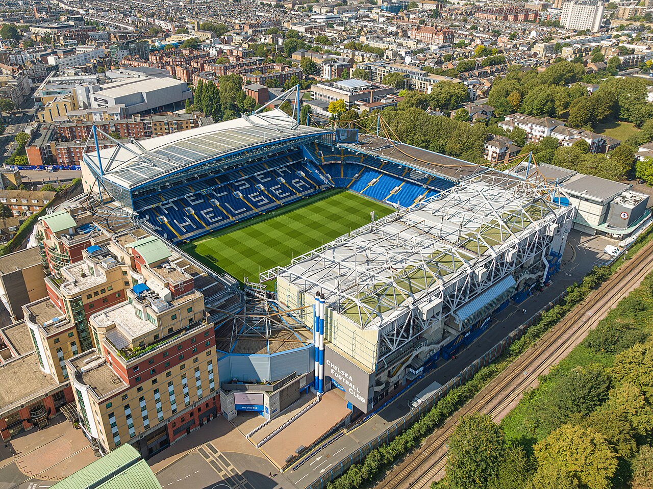 Arhivski pogled iz vazduha na stadion Stamford Bridž u Londonu, 2023. godine.