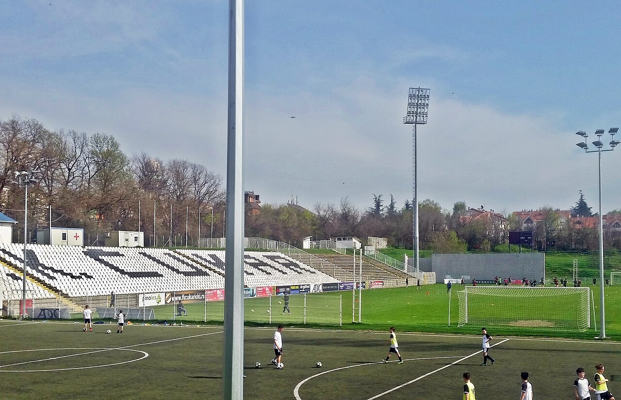 Arhivska fotografija istočne tribine stadiona Čukaričkog na Banovom brdu.