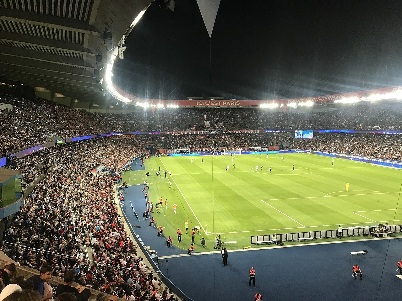 Arhivski pogled na Park prinčeva u Parizu, domaći stadion PSŽ-a.