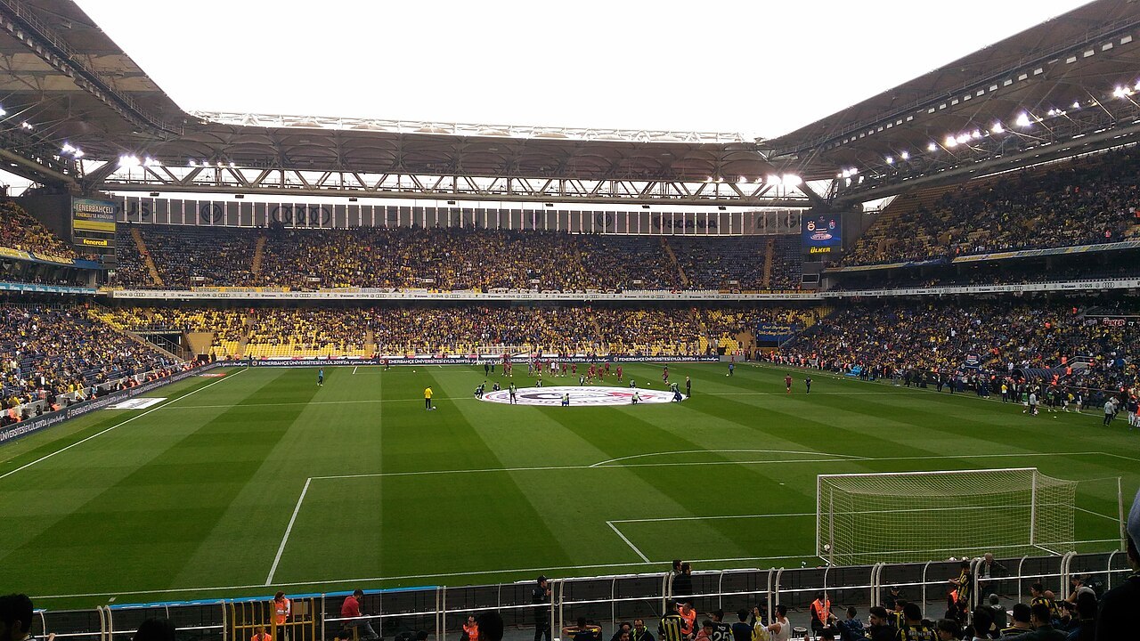 Arhivska fotografija: Šukru Saračoglu u Istanbulu. Ne prikazuje opisanu utakmicu iz oktobra 2026.