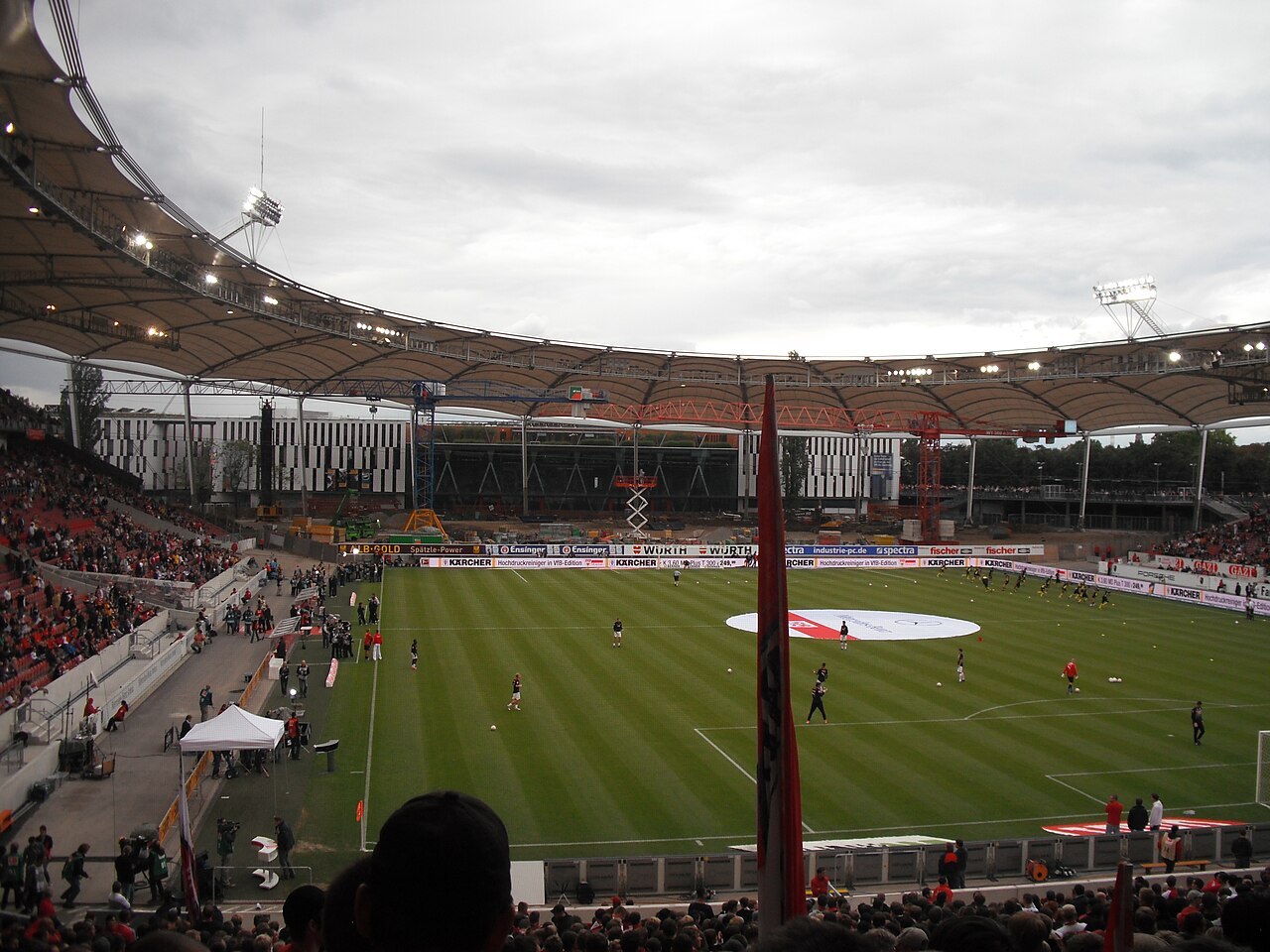 Arhivska fotografija: Stadion u Štutgartu. Ne prikazuje opisanu utakmicu iz oktobra 2026.