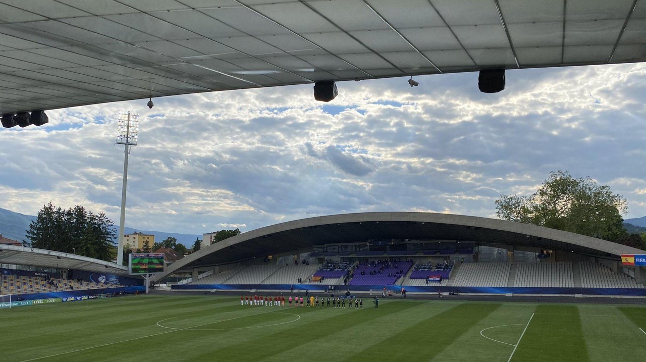 Arhivski pogled sa zapadne tribine Ljudskog vrta u Mariboru iz 2021. godine.